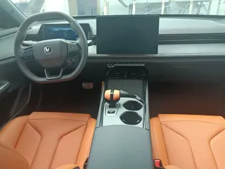 Changan UNI-V 2025 купить из Китая, цена 2 698 000 ₽ — Suifenhe Auto
