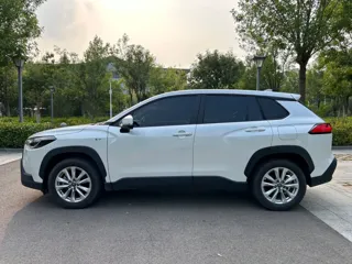 Toyota Corolla Cross 2024 купить из Китая, цена 3 086 000 ₽ — Suifenhe Auto