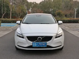 Volvo V40 2018 купить из Китая, цена 1 381 000 ₽ — Suifenhe Auto
