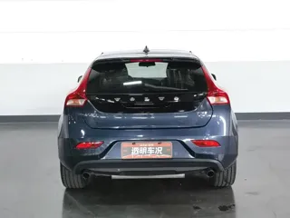 Volvo V40 2018 купить из Китая, цена 1 252 000 ₽ — Suifenhe Auto