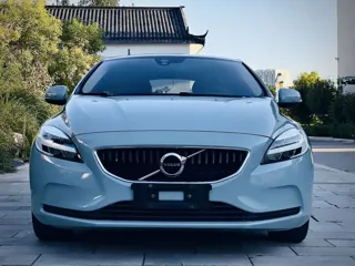 Volvo V40 2018 купить из Китая, цена 1 303 000 ₽ — Suifenhe Auto