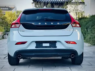Volvo V40 2018 купить из Китая, цена 1 303 000 ₽ — Suifenhe Auto