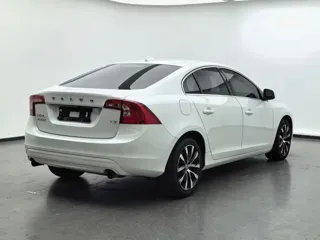 Volvo S60 2019 купить из Китая, цена 1 618 000 ₽ — Suifenhe Auto