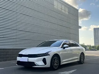 Kia K5 2025 купить из Китая, цена 3 114 000 ₽ — Suifenhe Auto
