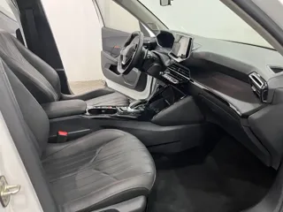 Peugeot 2008 2021 купить из Китая, цена 1 105 000 ₽ — Suifenhe Auto