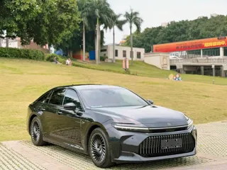 Toyota Crown 2024 купить из Китая, цена 8 263 000 ₽ — Suifenhe Auto
