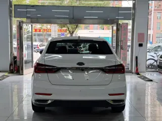 Ford Escort 2021 купить из Китая, цена 1 303 000 ₽ — Suifenhe Auto