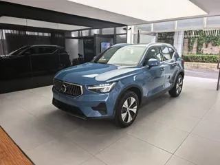 Volvo XC40 2025