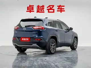 Jeep Cherokee 2020 купить из Китая, цена 1 935 000 ₽ — Suifenhe Auto