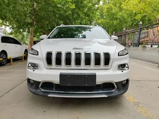 Jeep Cherokee 2021 купить из Китая, цена 1 964 000 ₽ — Suifenhe Auto