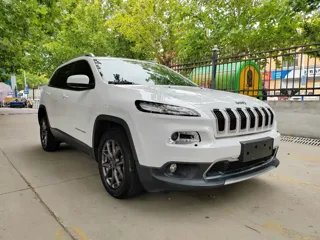 Jeep Cherokee 2021 купить из Китая, цена 1 964 000 ₽ — Suifenhe Auto