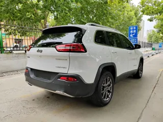 Jeep Cherokee 2021 купить из Китая, цена 1 964 000 ₽ — Suifenhe Auto