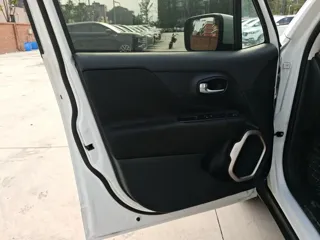 Jeep Renegade 2019 купить из Китая, цена 1 223 000 ₽ — Suifenhe Auto