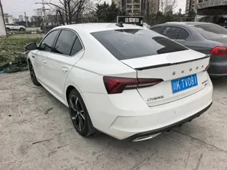 Skoda Octavia 2023 купить из Китая, цена 1 568 000 ₽ — Suifenhe Auto