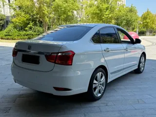Dongfeng Aeolus E70 2018 купить из Китая, цена 912 000 ₽ — Suifenhe Auto