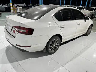 Skoda Octavia 2022 купить из Китая, цена 1 470 000 ₽ — Suifenhe Auto