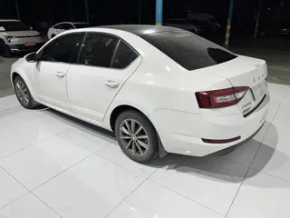 Skoda Octavia 2022 купить из Китая, цена 1 470 000 ₽ — Suifenhe Auto