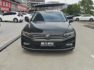 Volkswagen Magotan 2023 купить из Китая, цена 1 824 000 ₽ — Suifenhe Auto