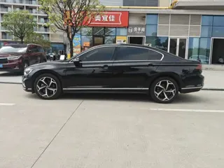 Volkswagen Magotan 2023 купить из Китая, цена 1 824 000 ₽ — Suifenhe Auto