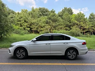 Volkswagen Bora 2024 купить из Китая, цена 1 770 000 ₽ — Suifenhe Auto