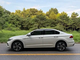 Volkswagen Bora 2024 купить из Китая, цена 2 744 000 ₽ — Suifenhe Auto