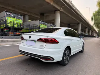 Volkswagen Bora 2024 купить из Китая, цена 2 744 000 ₽ — Suifenhe Auto