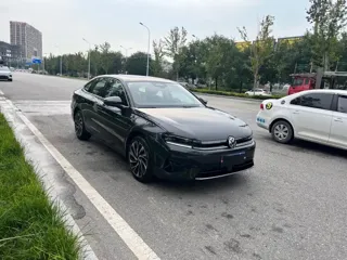 Volkswagen Sagitar 2025 купить из Китая, цена 3 365 000 ₽ — Suifenhe Auto