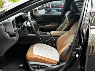 Toyota Crown 2025 купить из Китая, цена 8 686 000 ₽ — Suifenhe Auto