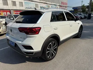 Volkswagen T-ROC 2021 купить из Китая, цена 1 467 000 ₽ — Suifenhe Auto