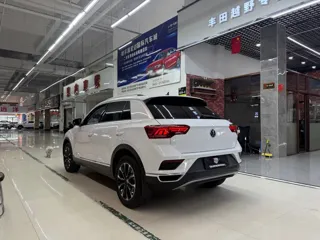 Volkswagen T-ROC 2023 купить из Китая, цена 1 784 000 ₽ — Suifenhe Auto