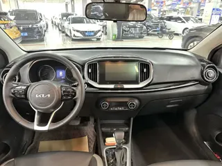 Kia Stonic 2023 купить из Китая, цена 1 483 000 ₽ — Suifenhe Auto
