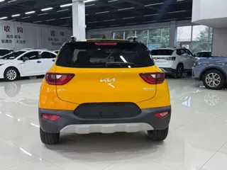 Kia Stonic 2023 купить из Китая, цена 1 457 000 ₽ — Suifenhe Auto