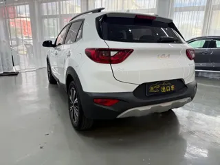 Kia Stonic 2023 купить из Китая, цена 1 483 000 ₽ — Suifenhe Auto