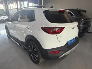 Kia Stonic 2023 купить из Китая, цена 1 405 000 ₽ — Suifenhe Auto