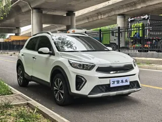 Kia Stonic 2023 купить из Китая, цена 1 457 000 ₽ — Suifenhe Auto