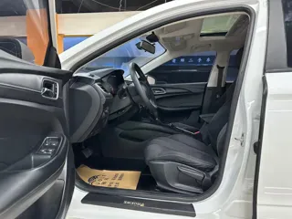Roewe i5 2020 купить из Китая, цена 1 120 000 ₽ — Suifenhe Auto