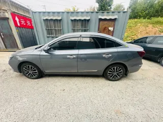 Roewe i5 2022 купить из Китая, цена 1 007 000 ₽ — Suifenhe Auto