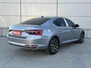 Skoda Superb 2023 купить из Китая, цена 2 361 000 ₽ — Suifenhe Auto