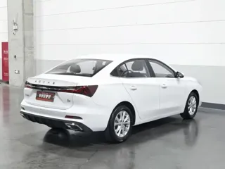 Roewe i5 2024 купить из Китая, цена 1 174 000 ₽ — Suifenhe Auto