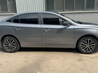 Roewe i5 2022 купить из Китая, цена 942 000 ₽ — Suifenhe Auto