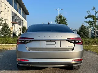 Skoda Superb 2023 купить из Китая, цена 2 988 000 ₽ — Suifenhe Auto
