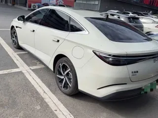 BYD 07 DM-i 2025 купить из Китая, цена 4 143 000 ₽ — Suifenhe Auto