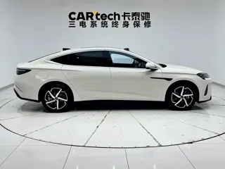 BYD 07 DM-i 2025 купить из Китая, цена 4 226 000 ₽ — Suifenhe Auto