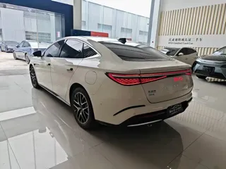 BYD 07 DM-i 2025 купить из Китая, цена 3 500 000 ₽ — Suifenhe Auto