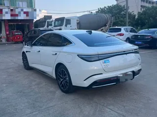 BYD 07 DM-i 2025 купить из Китая, цена 3 255 000 ₽ — Suifenhe Auto