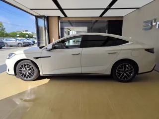 BYD 07 DM-i 2025 купить из Китая, цена 3 601 000 ₽ — Suifenhe Auto