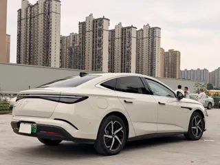 BYD 07 DM-i 2025 купить из Китая, цена 4 207 000 ₽ — Suifenhe Auto