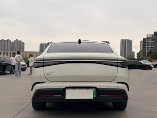 BYD 07 DM-i 2025 купить из Китая, цена 4 207 000 ₽ — Suifenhe Auto