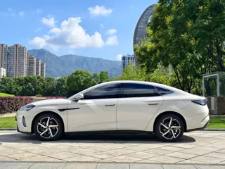 BYD 07 DM-i 2025 купить из Китая, цена 4 345 000 ₽ — Suifenhe Auto