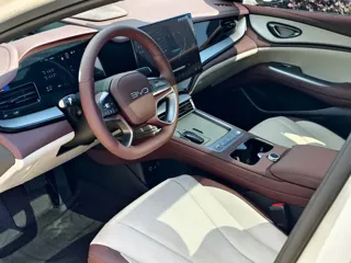 BYD 07 DM-i 2025 купить из Китая, цена 4 345 000 ₽ — Suifenhe Auto
